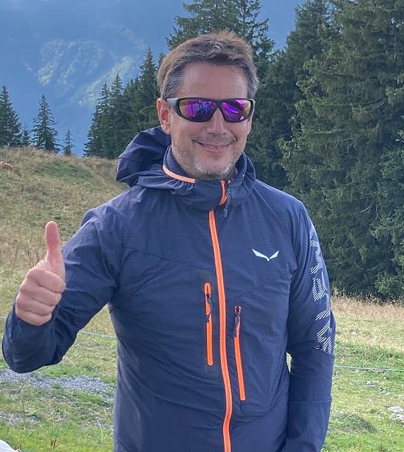 Sepp Eisele: Staatlich lizenzierter Tandempilot & staatlich geprüfter Fluglehrer Sepp Eisele: Staatlich lizenzierter Tandempilot & staatlich geprüfter Fluglehrer